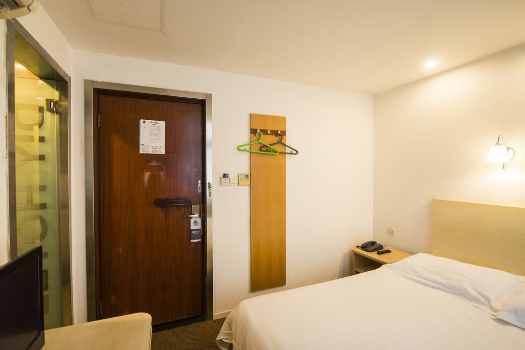 Motel Shanghai Hongqiao Beixinjing Metro Station Tianshan Road Buitenkant foto