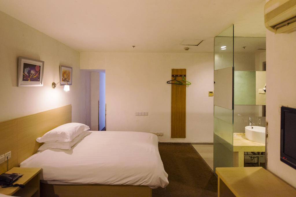 Motel Shanghai Hongqiao Beixinjing Metro Station Tianshan Road Buitenkant foto