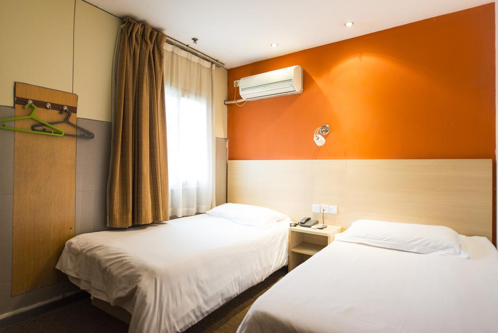 Motel Shanghai Hongqiao Beixinjing Metro Station Tianshan Road Buitenkant foto